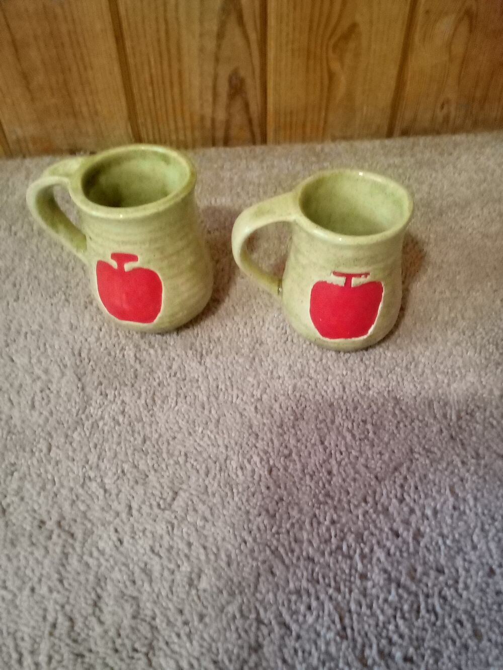 2 Pottery Beige With Red Apple Coffee/Tea Mugs